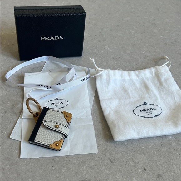 Prada Trick Pelle White Gold-Tone Hardware Picture Keychain Saffiano Photo book - Picture 1 of 12